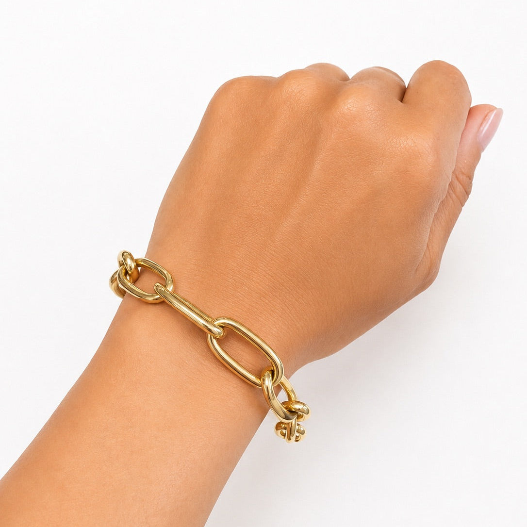 Yellow Gold Chunky Oval Link Bracelet with Charm
