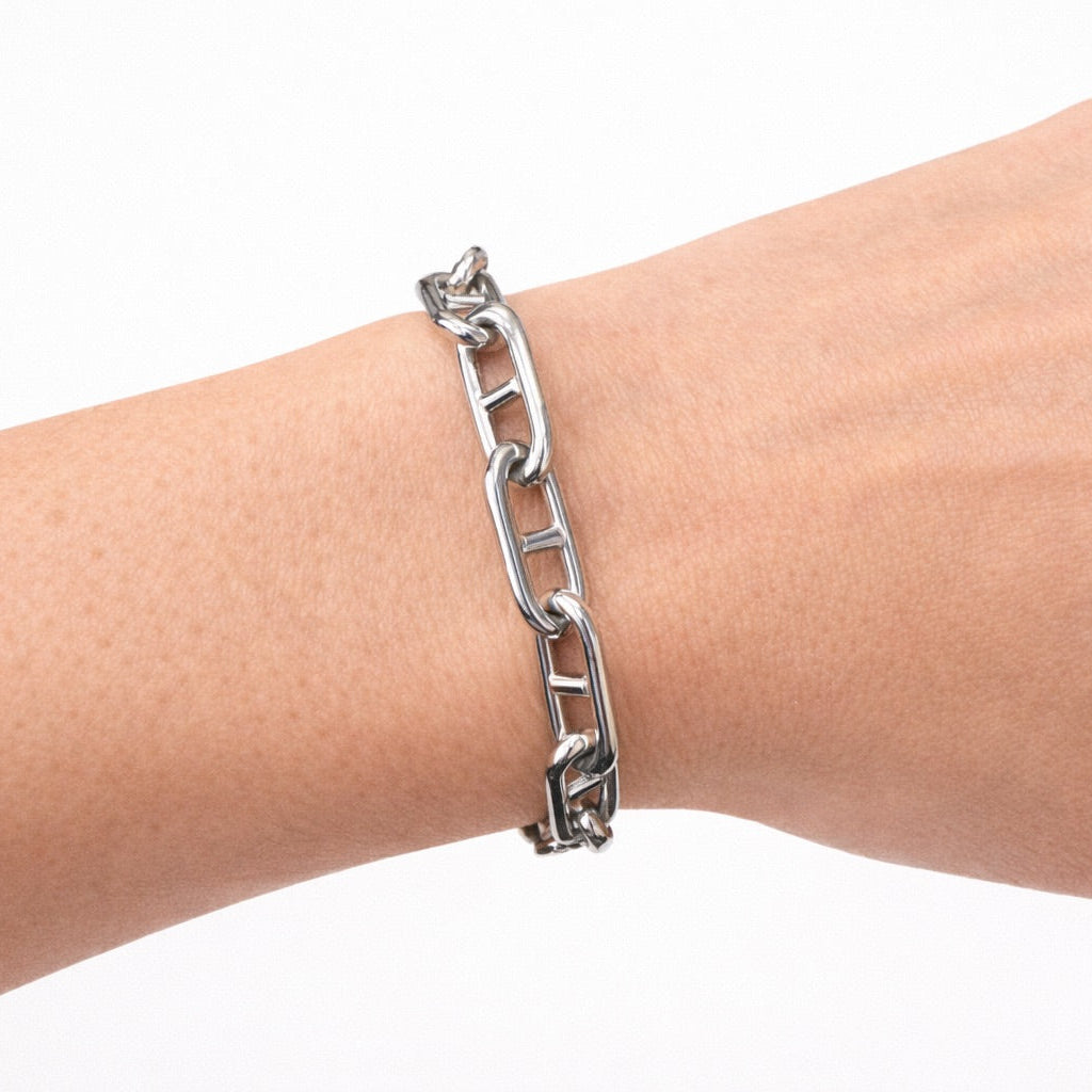 Modern White Gold Link Bracelet with Toggle