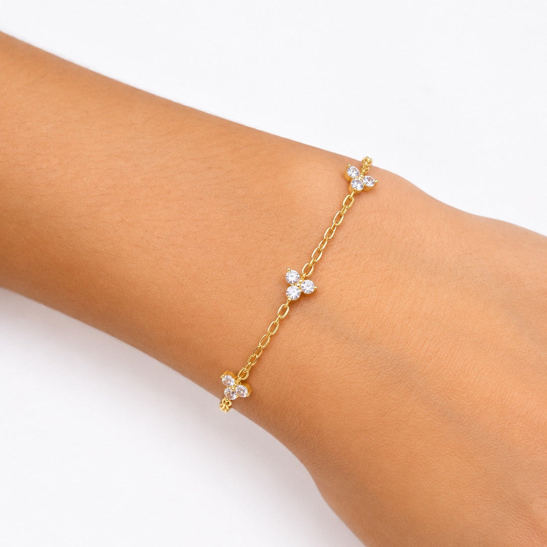 Yellow Gold Lab Clover Station Chain Bracelet