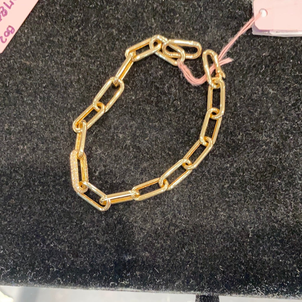 Link bracelet with center Diamond link